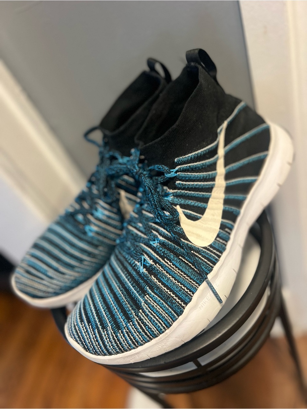 Nike men  Teal and Black Flyknit Mid-Top Sneakers with White Swoosh size 10